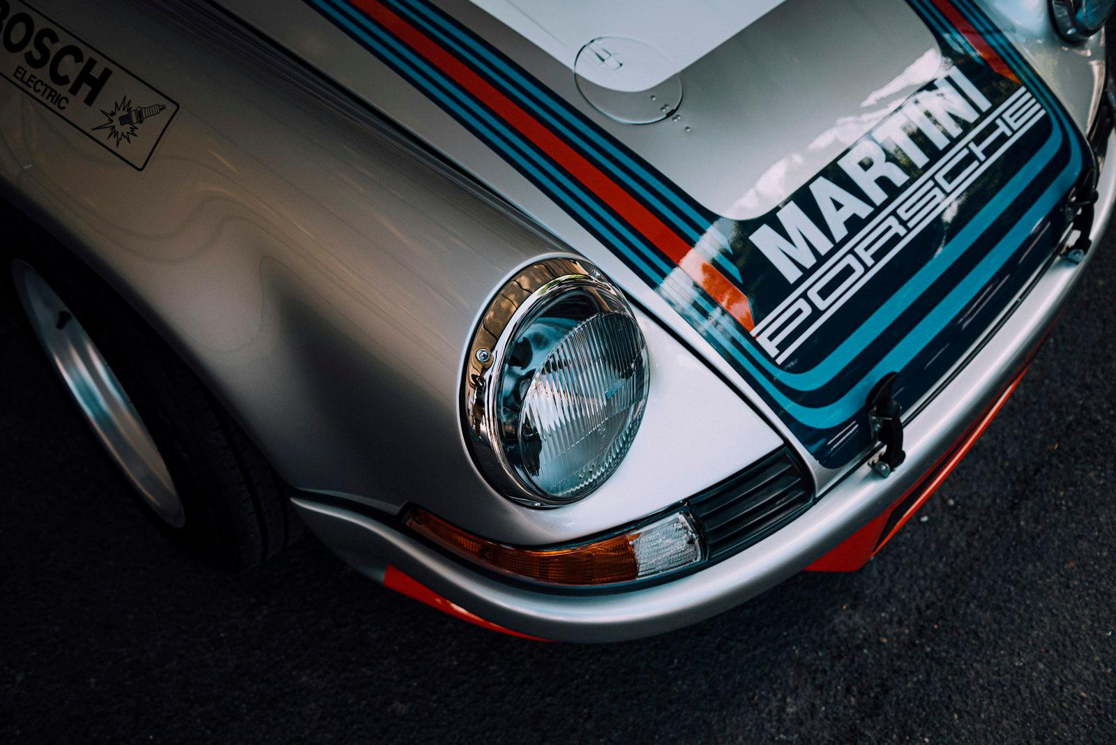 マルティーニカラーの空冷ポルシェ911