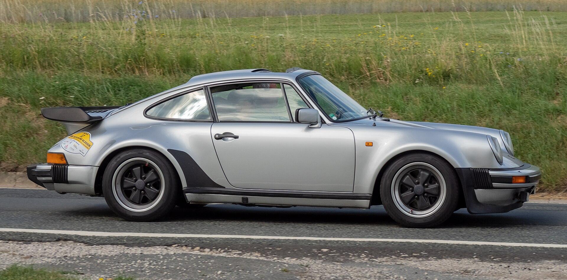 ポルシェ911ターボ（930型 3.3）